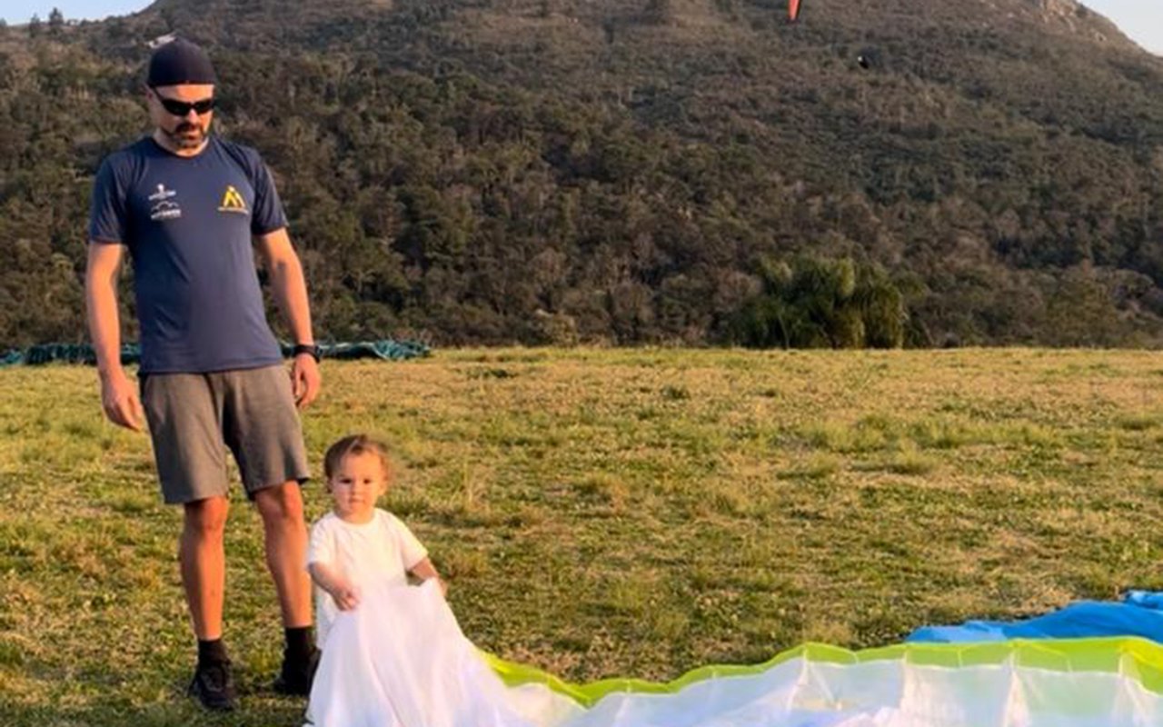 Mulheres que voam de parapente Kelly Trindade. luiz e liz